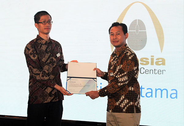 Presenting the Exceptional Contribution Award