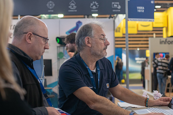 ZWSOFT team demonstrated its products to the visitors.